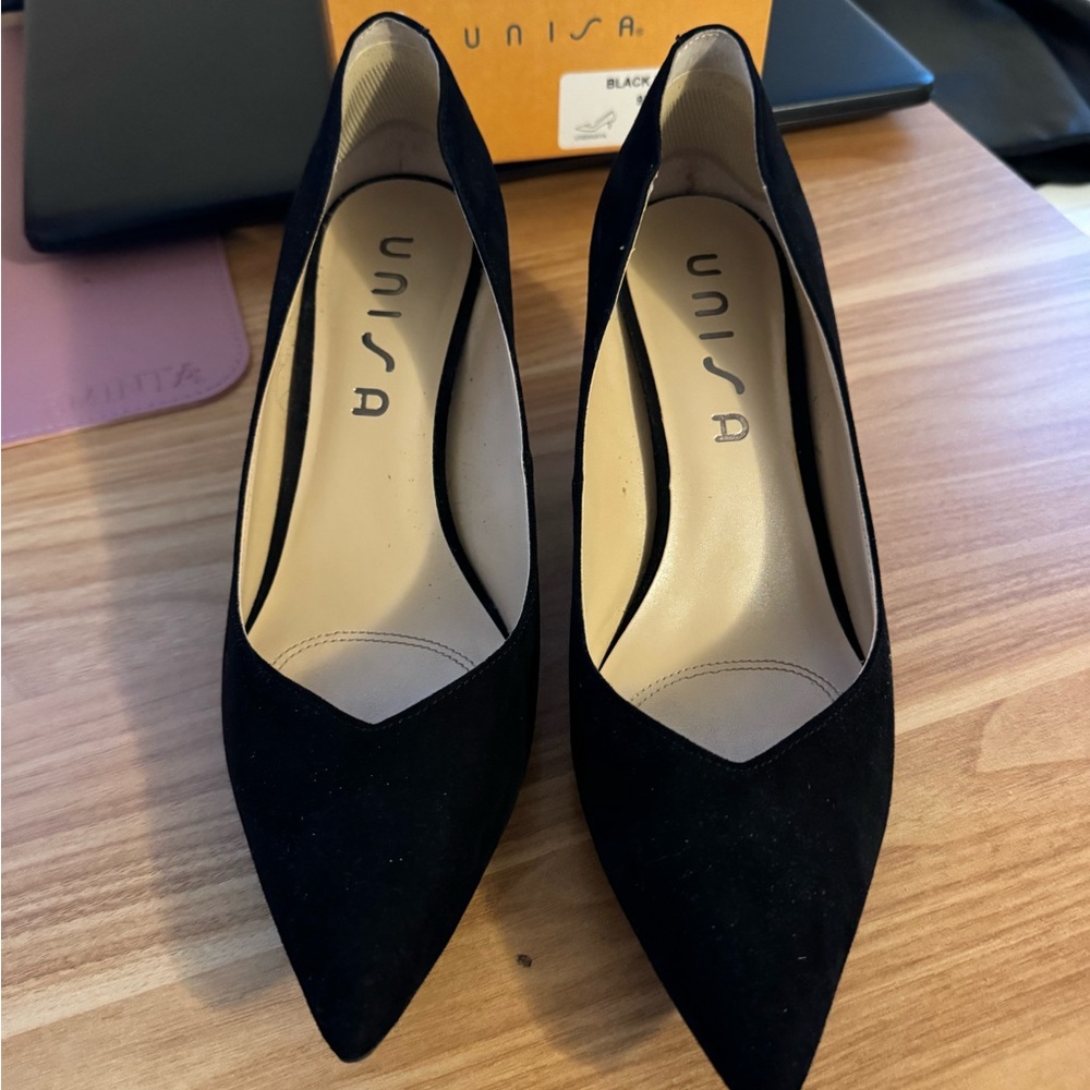 Unisa Black Pointed Toe Heels